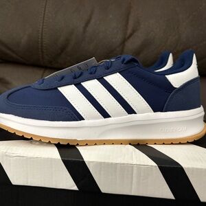 Adidas run 70s 2.0 Navy and White Sneakers brand new 4 youth or 5 women’s